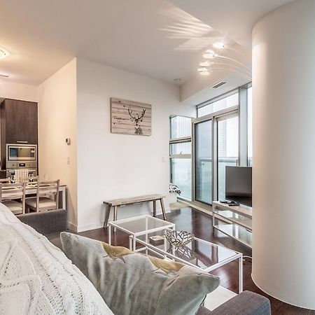 Aoc Suites - Two Bedroom Condo - City/Cn Tower View Торонто Экстерьер фото