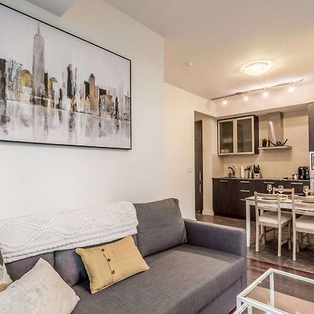 Aoc Suites - Two Bedroom Condo - City/Cn Tower View Торонто Экстерьер фото