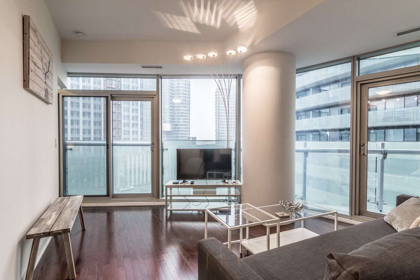 Aoc Suites - Two Bedroom Condo - City/Cn Tower View Торонто Экстерьер фото