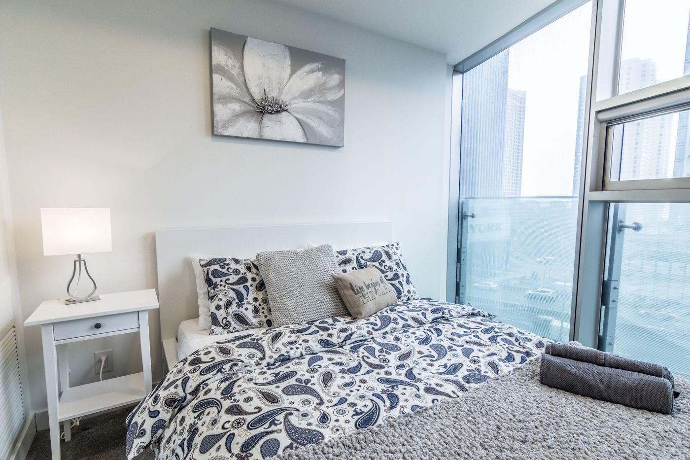 Aoc Suites - Two Bedroom Condo - City/Cn Tower View Торонто Экстерьер фото