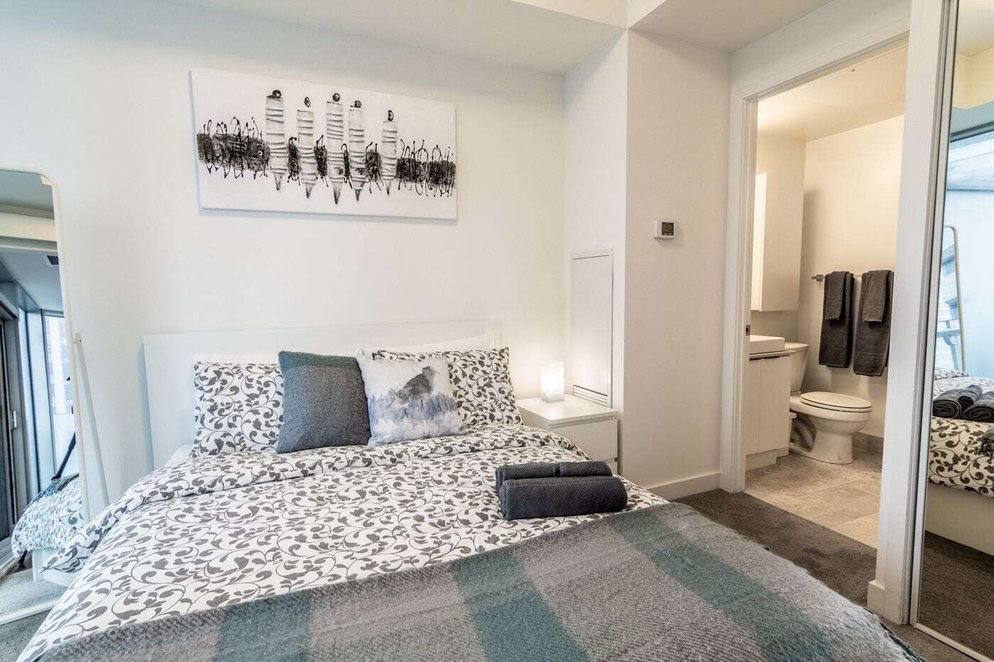 Aoc Suites - Two Bedroom Condo - City/Cn Tower View Торонто Экстерьер фото