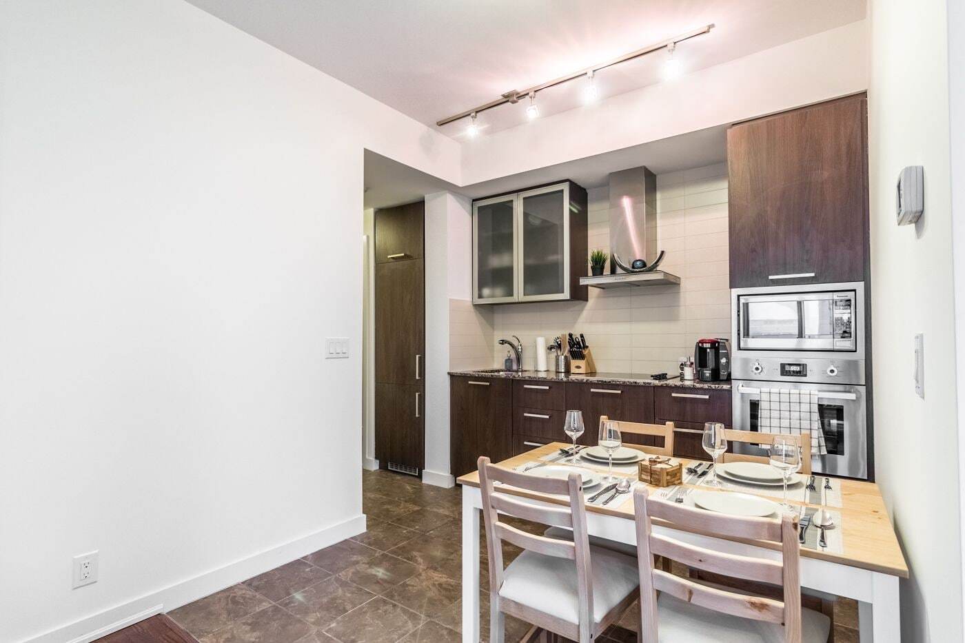 Aoc Suites - Two Bedroom Condo - City/Cn Tower View Торонто Экстерьер фото