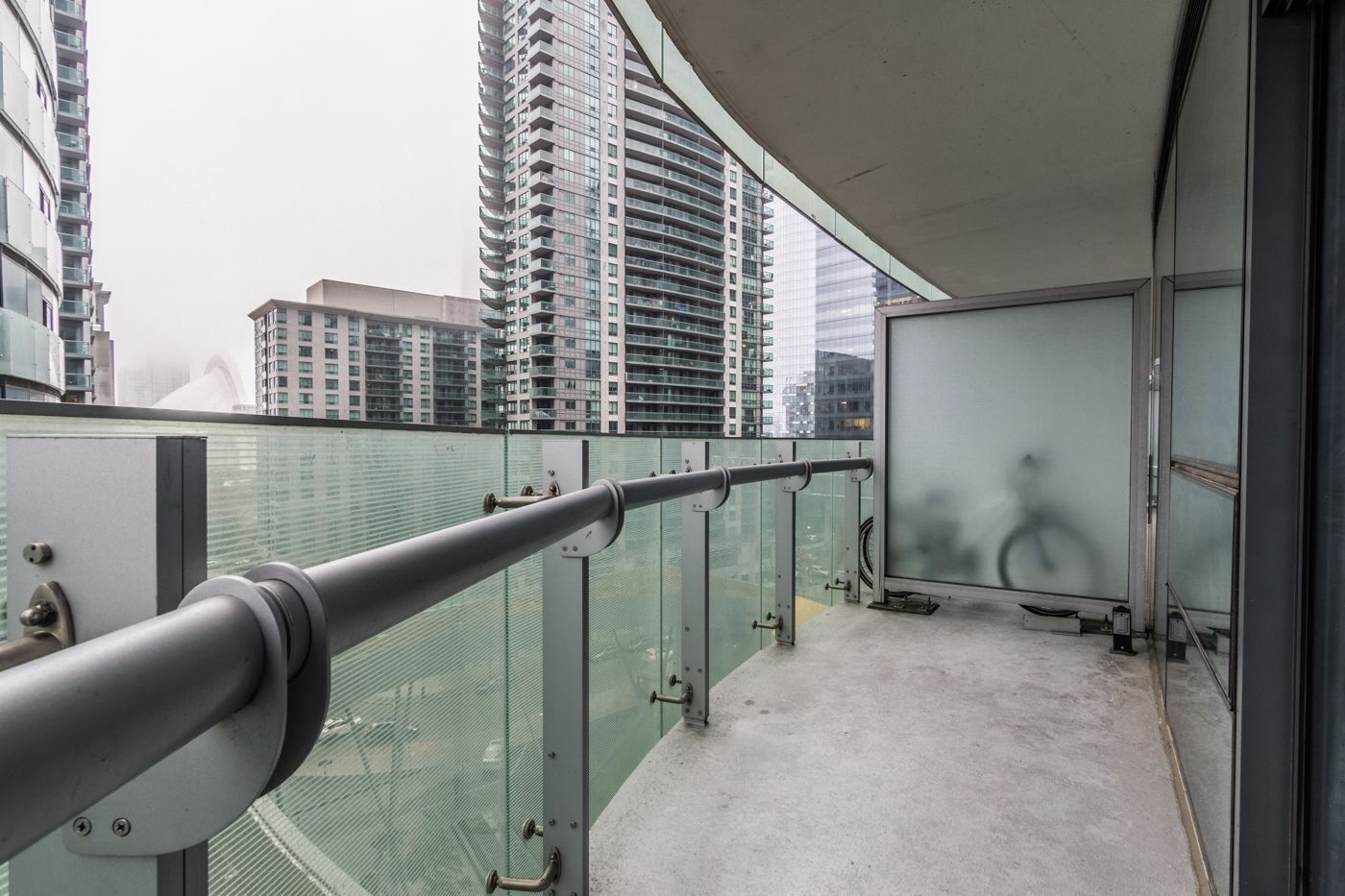 Aoc Suites - Two Bedroom Condo - City/Cn Tower View Торонто Экстерьер фото